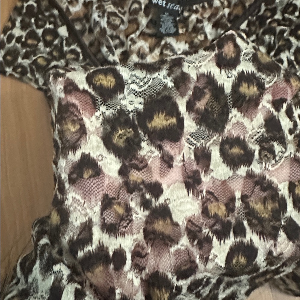 Wet Seal Leopard Print Short Sleeve Top - Picture 3 of 3